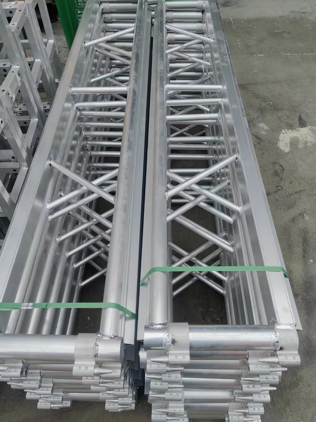 Heyulin Customizable Single Piece Side Frame Aluminum Alloy Stage Accessories with Bolt Truss Inserts Column for Stage